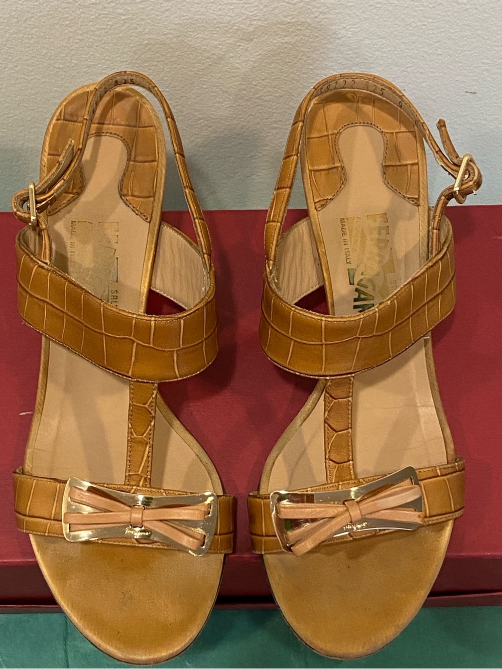 Salvatore Ferragamo Blues natural calf croc gold block heel sandals 9B classic